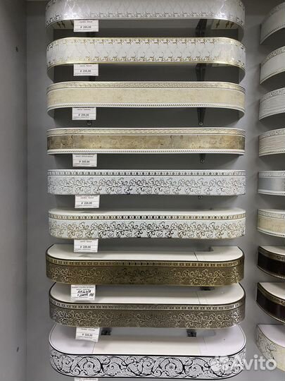 Пластиковый потолочный карниз