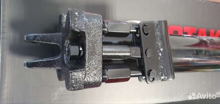 Цилиндр гидравлический удлиненный с двухштоковый