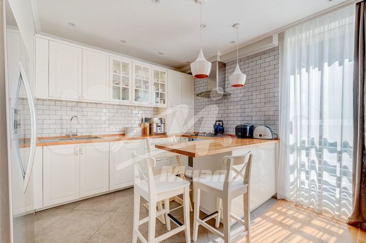 3-к. квартира, 96 м², 2/4 эт.