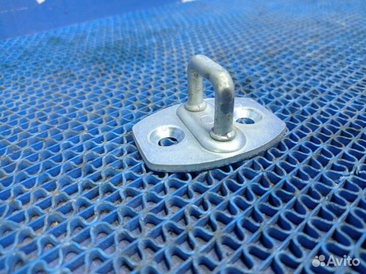 Ответная часть замка двери Toyota Auris хэтчбек