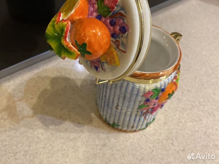 Банка для хранения сыпучих продуктов