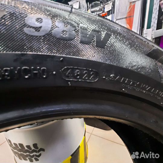 Kumho Ecsta HS52 215/55 R17 98W
