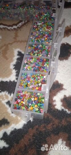 Смешанный бисер большой и маленький