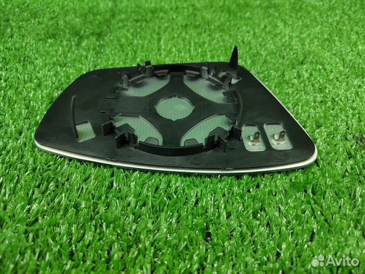 Зеркальный элемент правый с подогревом Skoda Rapid