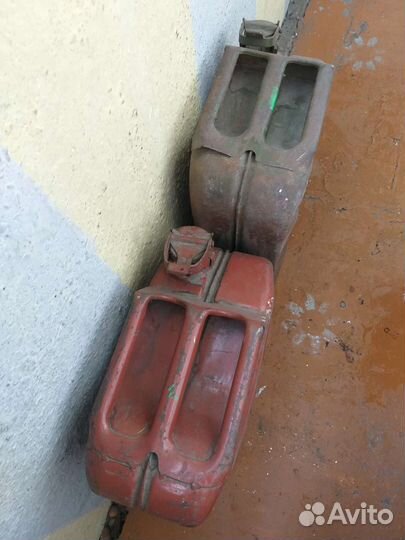 2 Канистры металлические 20 литров СССР