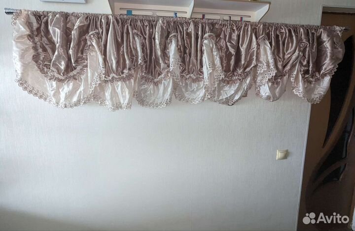 Шёлковый ламбрекен для штор с завязками