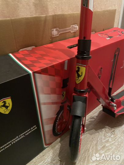 Самокат новый Ferrrari