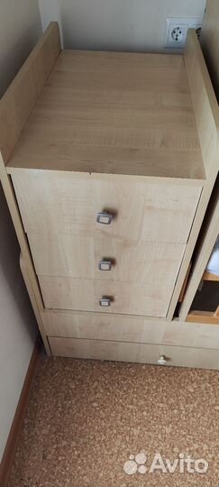 Детская кроватка с маятником