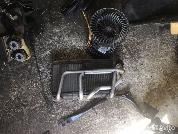 Продаю мотор и радиатор печки Бмв е38 Авторазбор