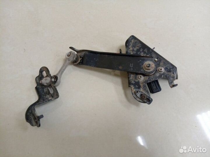 Датчик высоты дорожного просвета Lexus Ls460 USF40