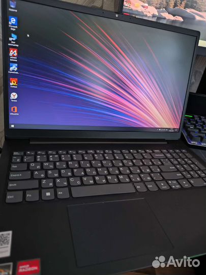 Lenovo V \AMD Ryzen 3 5300 VS Intel Core i7-1165G7