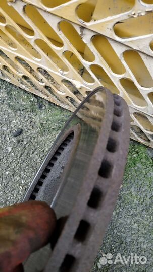 Тормозные диски передние на Toyota Corolla 150