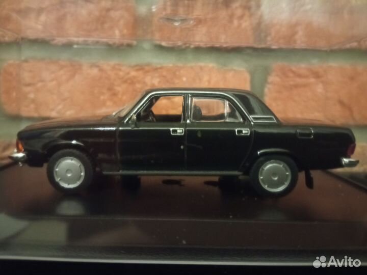 Модель автомобиля газ-3102 Волга 1/43