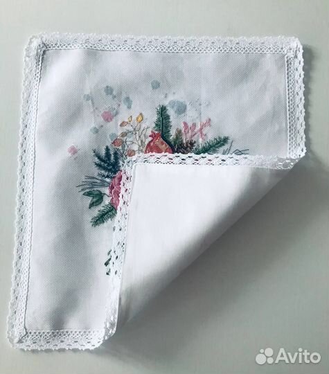 Салфетка ручной работы, фон белый
