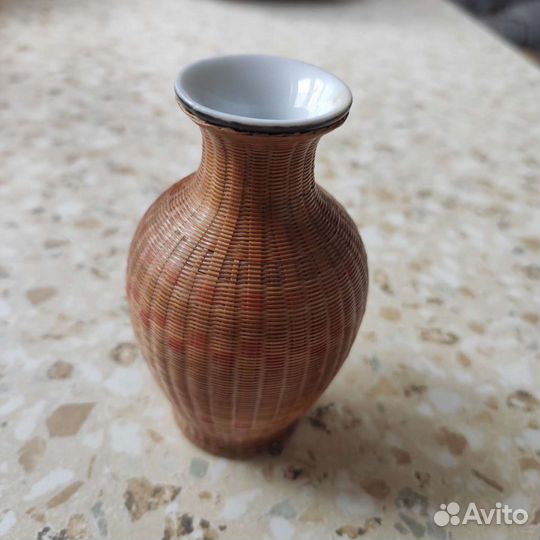 Антикварная вазочка,фарфор