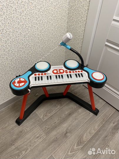 Музыкальное пианино (синтерзатор )