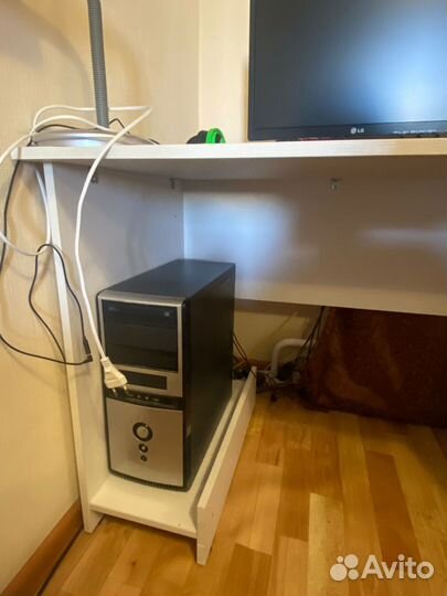 Компьютерный стол