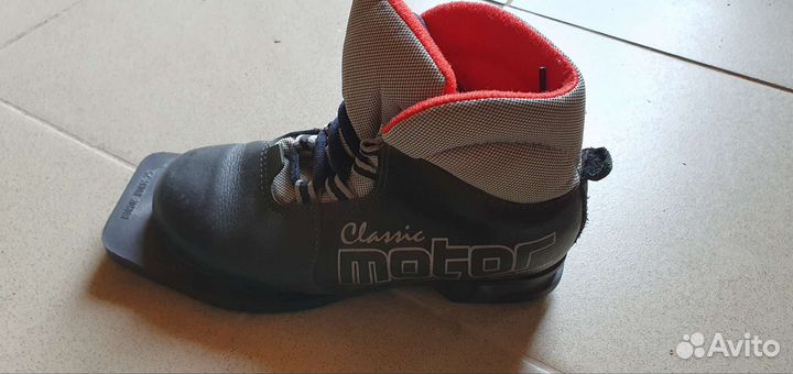 Лыжные ботинки