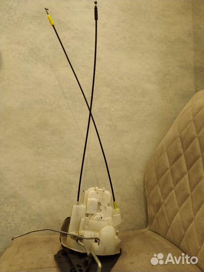 Замок двери subaru impreza передний правый