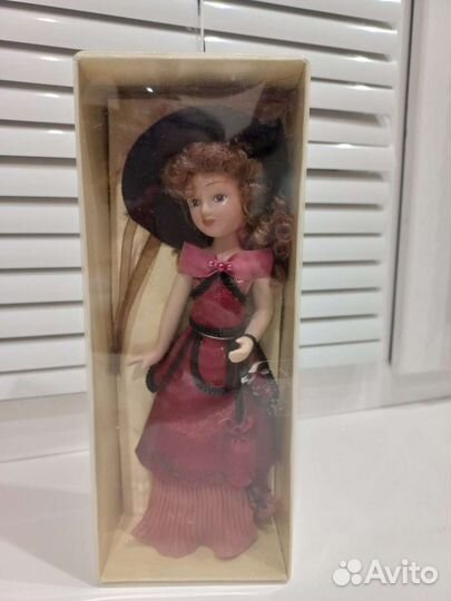 Кукла фарфоровая коллекционная