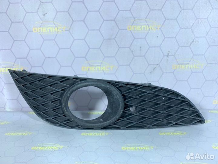 Решетка в бампер передняя правая Opel Astra H