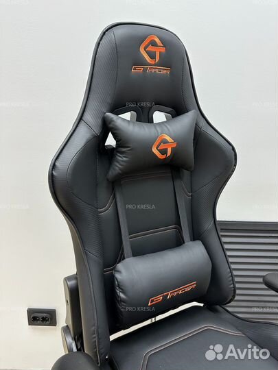 Игровое компьютерное кресло GT Racer Carbon / Чёрн