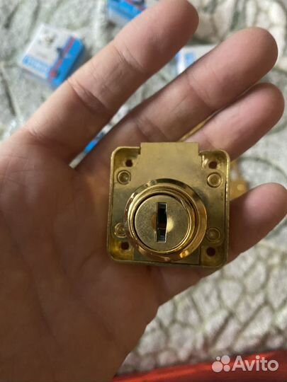 Замок дверной