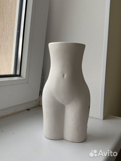 Ваза в форма женского тела