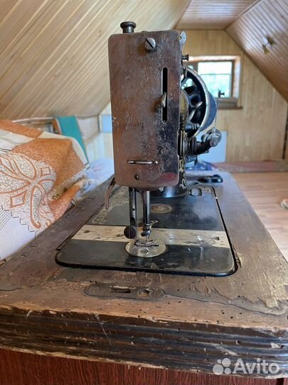 Швейная машинка zinger