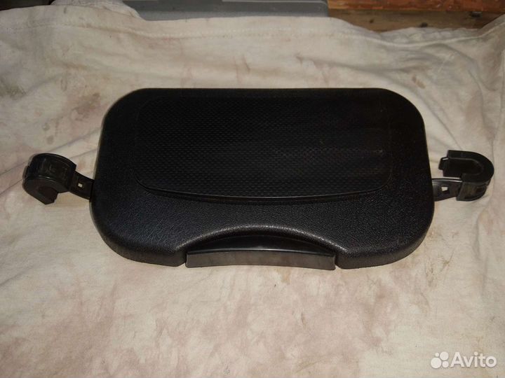 Столик в машину