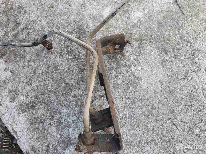 Кронштейн задних тормозных Toyota Land Cruiser 200