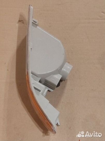 Поворотник в бампер левый передний левый Toyota