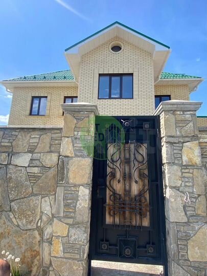 Коттедж 394 м² на участке 12 сот.