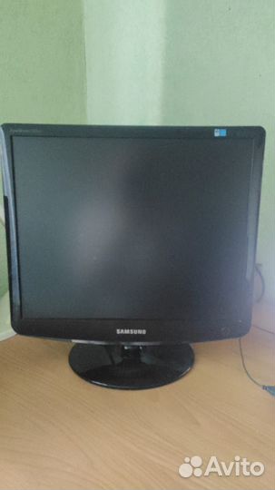 Монитор Samsung SyncMaster 932 BF 19