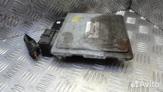 Блок управления двс volkswagen passat B6 (96Y03PC0