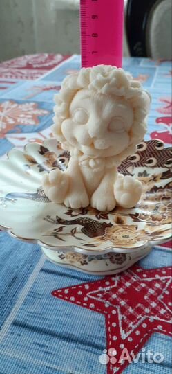 Шоколадная фигура львенка