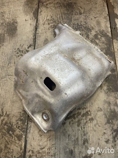 Кожух / защита выпускного коллектора Lexus NX 200t