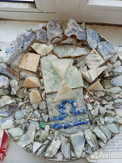 Мозаичное пано знака весы