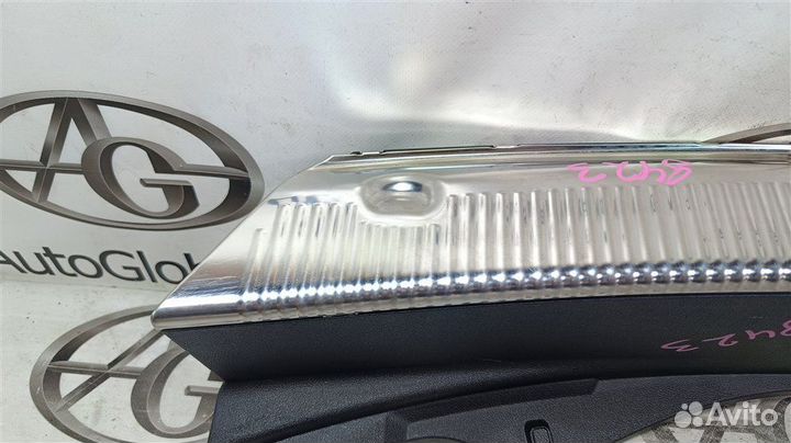 Накладка крышки багажника Audi A8/S8