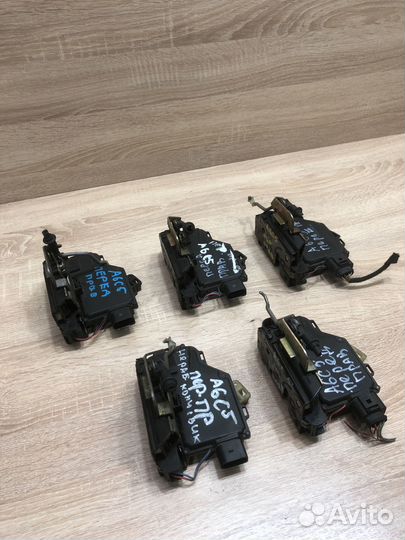 Замок двери передний правый Ауди A6 C5
