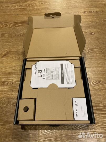 Микшерный пульт zoom L-8 livetrak