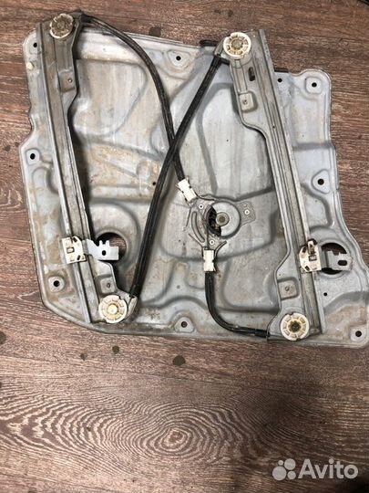 Панель двери передний правый Nissan Primera P12