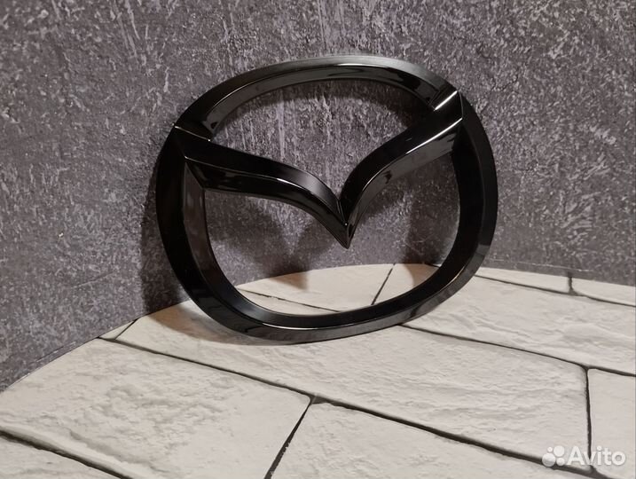 Эмблема Mazda чёрный глянец на багажник 125*100мм