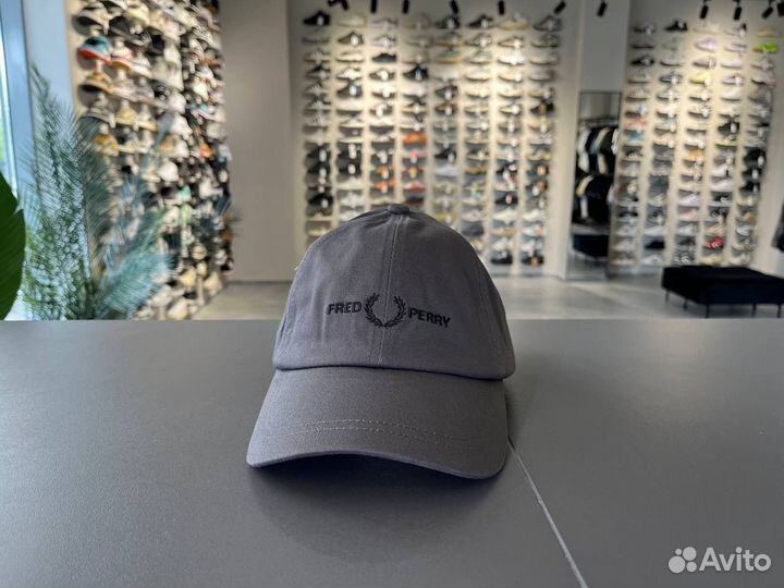 Бейсболка Fred perry в ТЦ Мега Молл