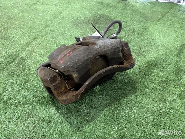 Тормозной суппорт передний левый Nissan Qashqai