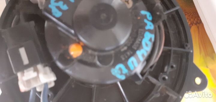 Продам моторчик печки Mazda familia s-wagon