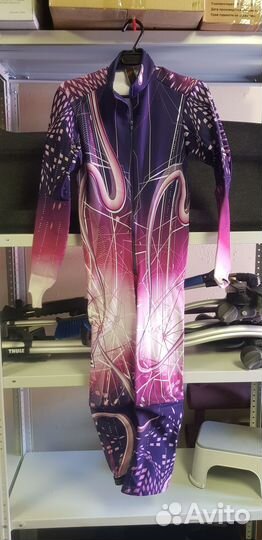 Горнолыжный спусковой комбинезон