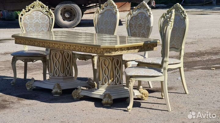 Столы и стулья