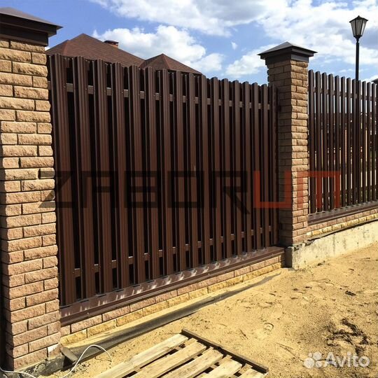 Забор из штакетника на фундаменте в Бронницах