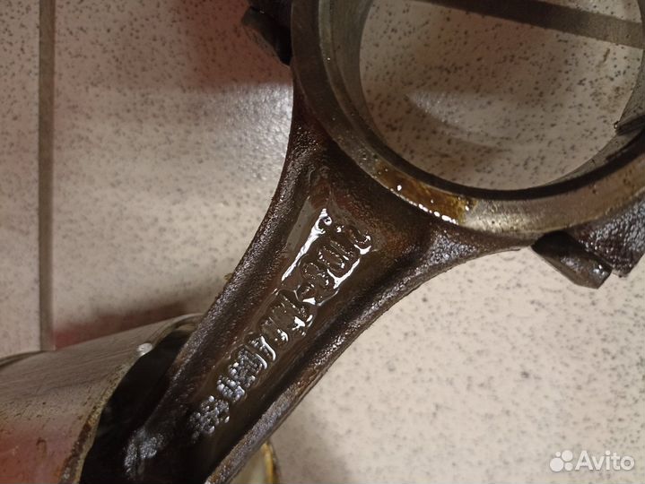 Комплект поршней с шатунами 21083